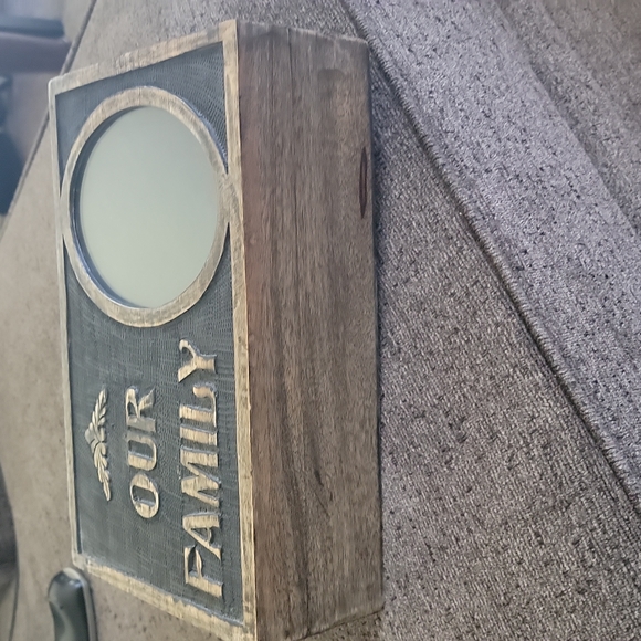 Storage chest with picture frame - Picture 2 of 8